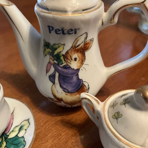 Peter Rabbit Miniature Tea Set - Picture 4 of 5